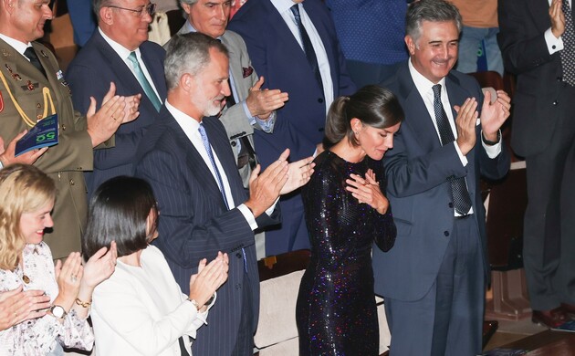 Su Majestad la Reina tras la interpretación del cumpleaños feliz por la Orquesta Nacional de España